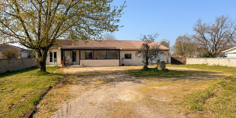 maison à LES PEINTURES (33230)